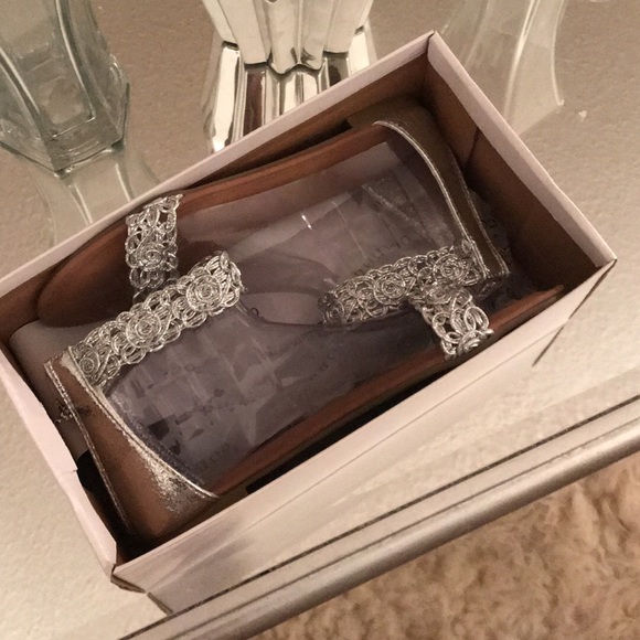 BAMBOO SILVER SANDALS(NEW IN BOX) ‼️NO OFFERS‼️ - Picture 8 of 8